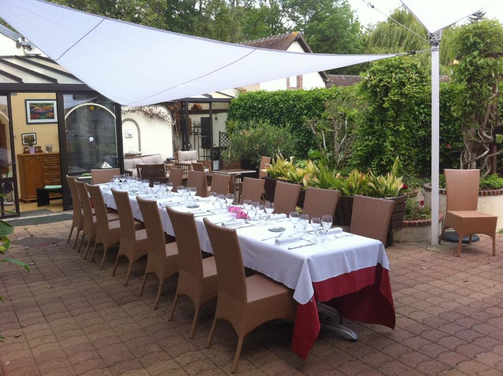 Auberge La Pomme De Pin Hotel Senonches Eksteriør billede
